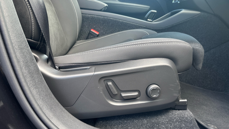 Volvo EX40 185kW Ext Range Ultra Black Edition 82kWh 5dr Auto Electric Estate